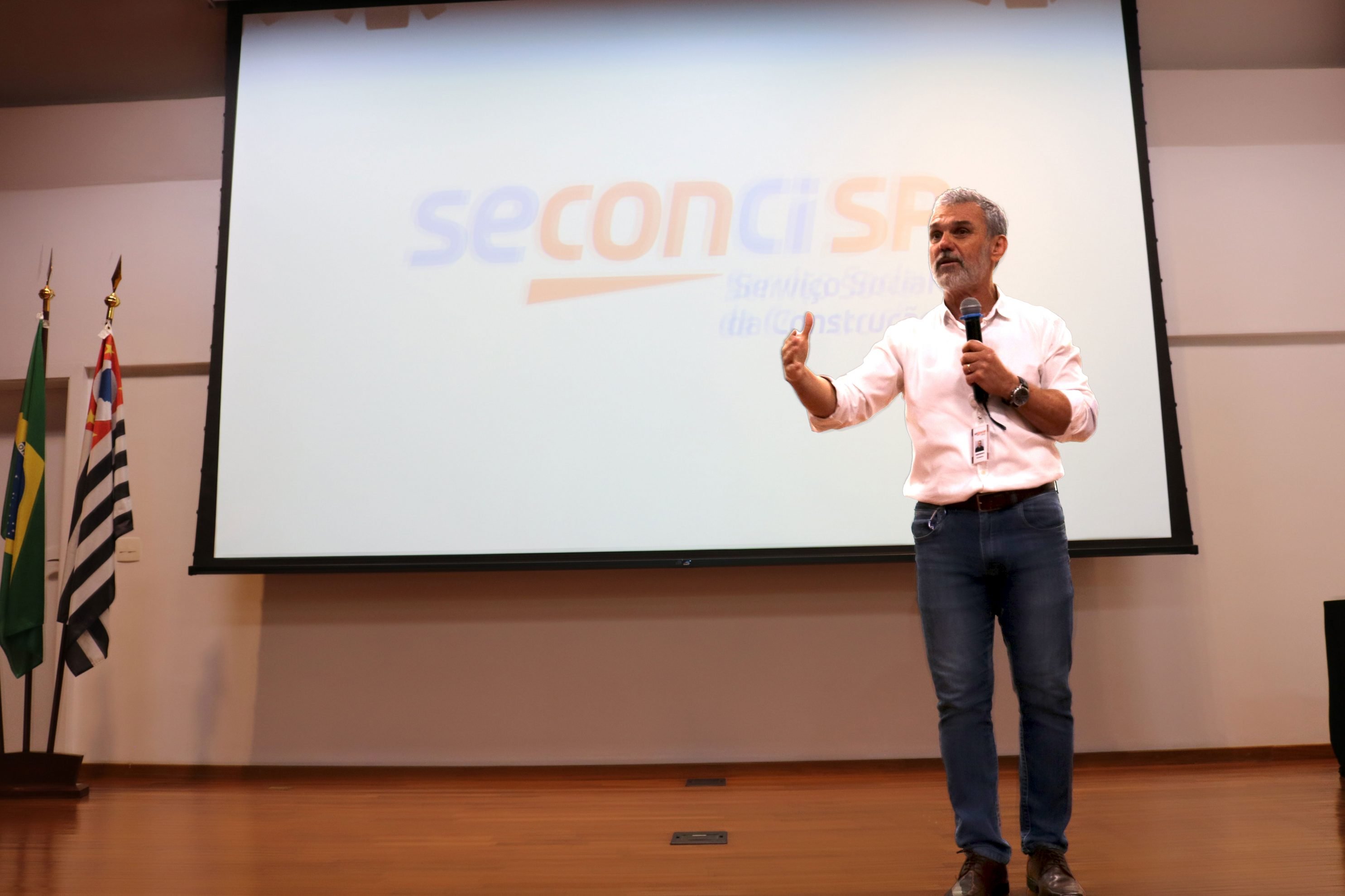 Gianfranco Pampalon em palestra para a Controller BMS